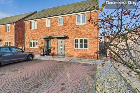2 bedroom semi-detached house to rent - Tudor Close, Market Drayton TF9