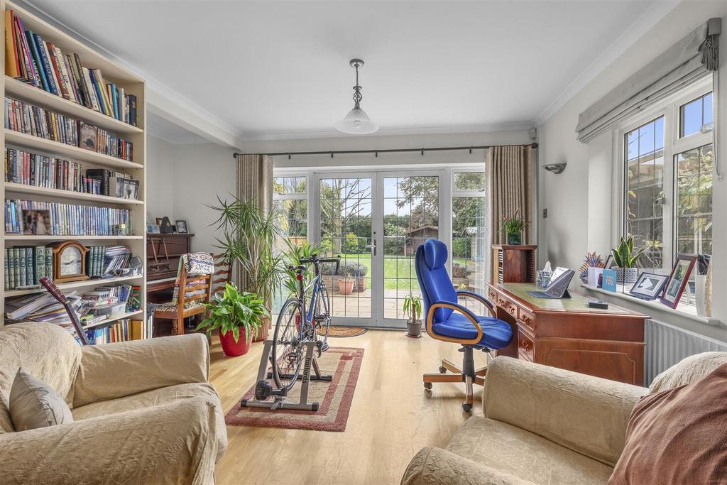 25 Marlow Rd, HP11 1 TA-16.jpg