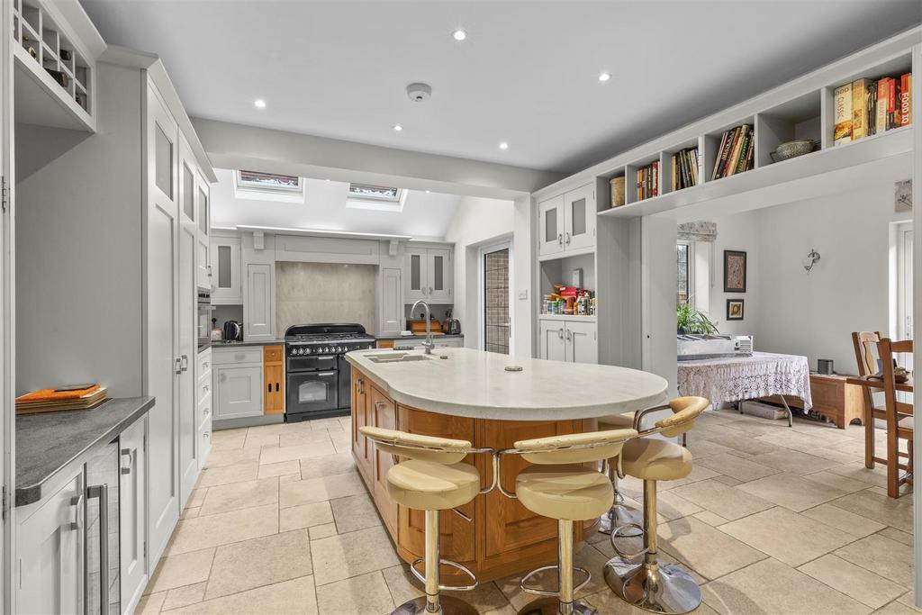 25 Marlow Rd, HP11 1 TA-17.jpg