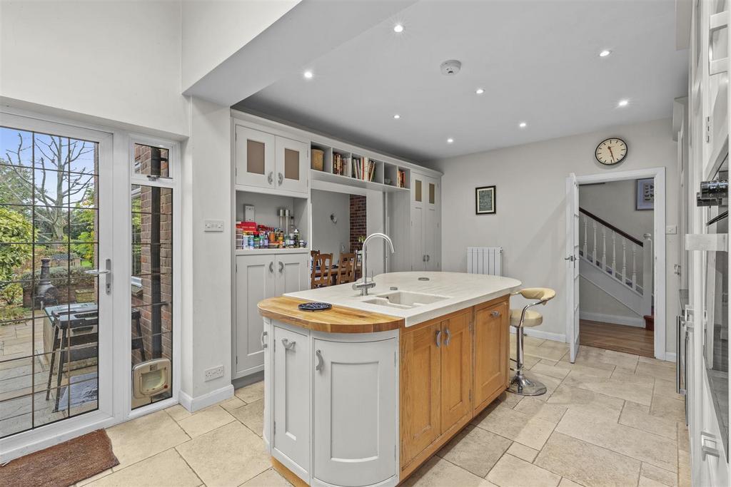 25 Marlow Rd, HP11 1 TA-18.jpg