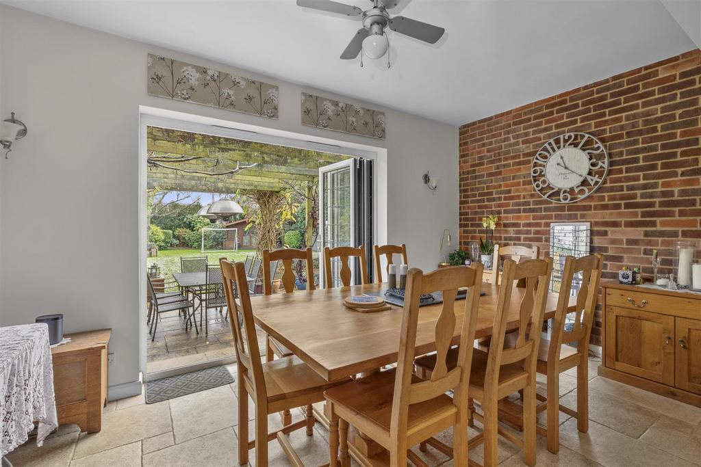 25 Marlow Rd, HP11 1 TA-15.jpg