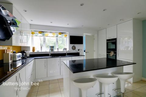 5 bedroom detached house for sale, Moat Lane, Crewe