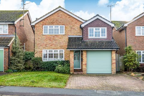 4 bedroom detached house for sale, Hormare Crescent, Storrington, RH20