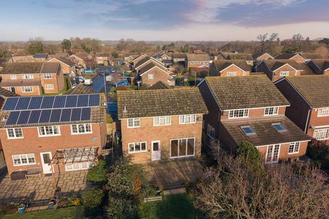 4 bedroom detached house for sale, Hormare Crescent, Storrington, RH20