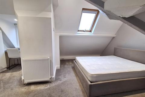 1 bedroom in a house share to rent - Room 7, Linden