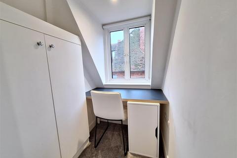 undefined, Room 7, Linden
