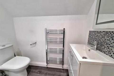 undefined, Room 7, Linden