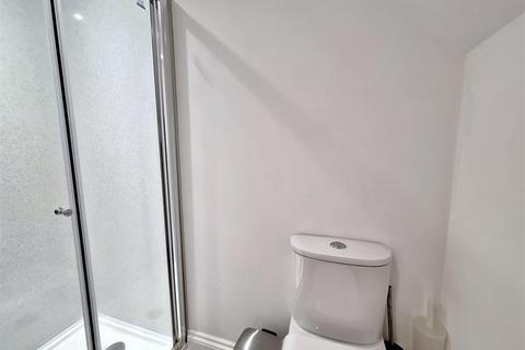 undefined, Room 7, Linden