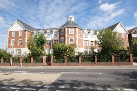 2 bedroom flat for sale, Crown Hill, Rayleigh