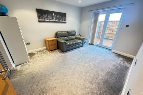 2 bedroom flat for sale, Crown Hill, Rayleigh