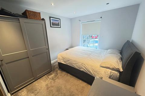 2 bedroom flat for sale, Crown Hill, Rayleigh