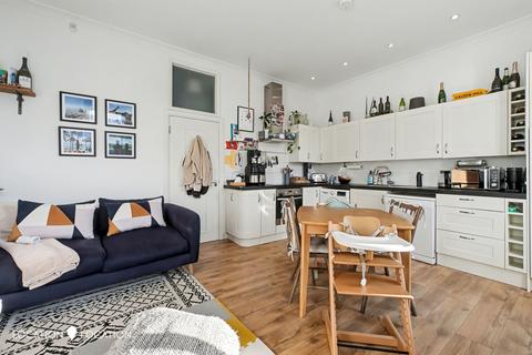 2 bedroom flat for sale, Rectory Road, London, N16