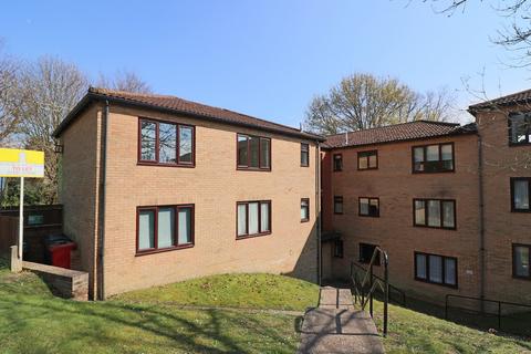 2 bedroom flat to rent, Montargis Way, CROWBOROUGH