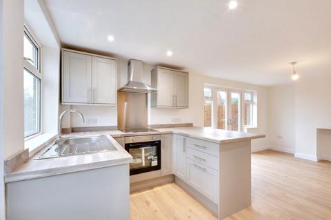 3 bedroom detached house to rent, St Helens Crescent, Trowell, Nottingham, NG9 3PZ