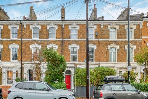 2 bedroom flat for sale, Ferndale Road, London SW4