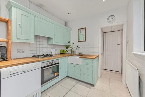 2 bedroom flat for sale, Ferndale Road, London SW4