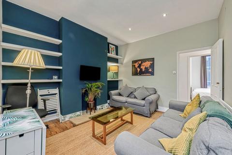 2 bedroom flat for sale, Ferndale Road, London SW4