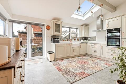 3 bedroom semi-detached house for sale, Holmfield Avenue East, Leicester, LE3