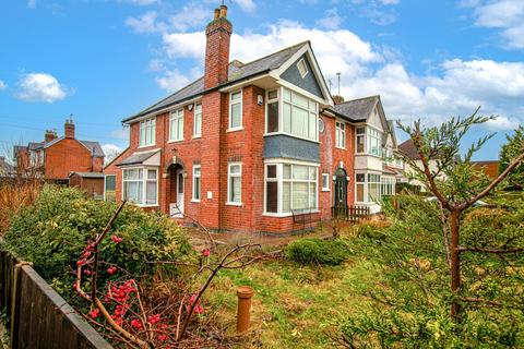 3 bedroom semi-detached house for sale, Holmfield Avenue East, Leicester, LE3