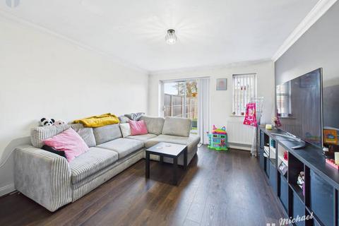 2 bedroom terraced house for sale, Holly Drive, Aylesbury, Buckinghamshire