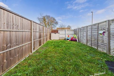 2 bedroom terraced house for sale, Holly Drive, Aylesbury, Buckinghamshire