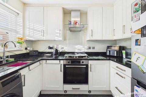 2 bedroom terraced house for sale, Holly Drive, Aylesbury, Buckinghamshire