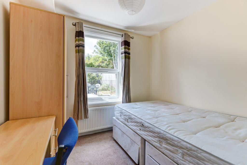 Bright, clean single bedroom with a large windo...