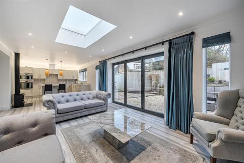 2 bedroom detached house for sale, Barnes Rise, Kings Langley