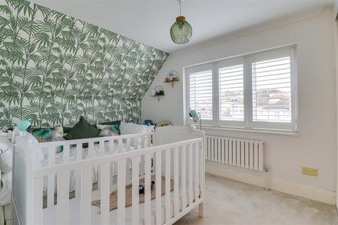3 bedroom flat for sale, Kings Road, Westcliff-On-Sea SS0