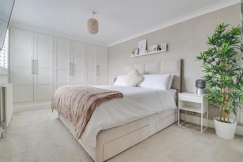 3 bedroom flat for sale, Kings Road, Westcliff-On-Sea SS0