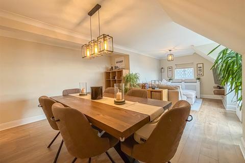 3 bedroom flat for sale, Kings Road, Westcliff-On-Sea SS0