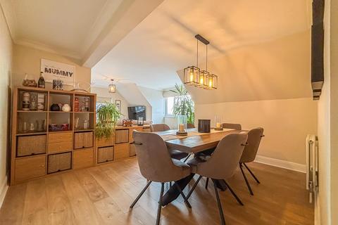 3 bedroom flat for sale, Kings Road, Westcliff-On-Sea SS0