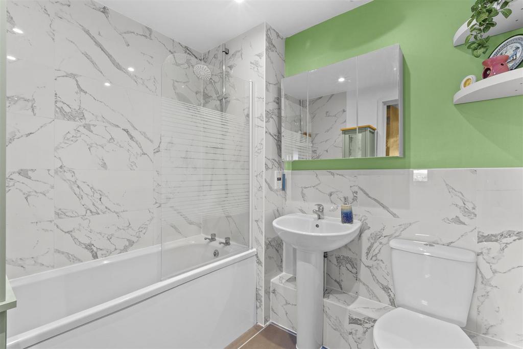 12 Ives House, Ercolani Ave, HP13 7 FZ-9.jpg