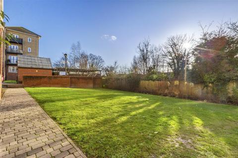 2 bedroom flat for sale, Ercolani Avenue, High Wycombe HP13