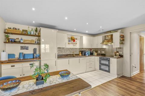 2 bedroom flat for sale, Ercolani Avenue, High Wycombe HP13