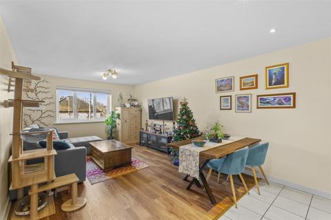 2 bedroom flat for sale, Ercolani Avenue, High Wycombe HP13