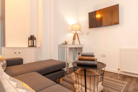 3 bedroom flat to rent, Falmouth Road, London, SE1