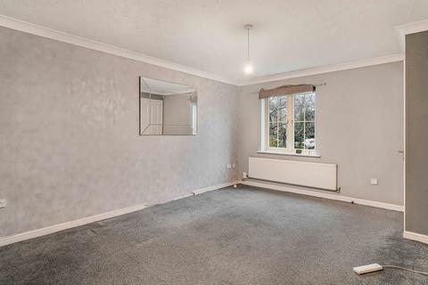 3 bedroom semi-detached house for sale, Elm Close, Rossington, DN11