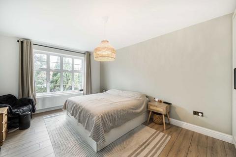 3 bedroom flat for sale, Crown Lane Gardens, London SW16