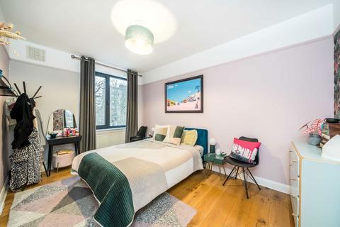 3 bedroom flat for sale, Brixton Hill, London SW2