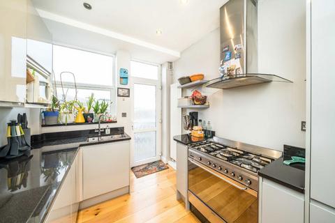 3 bedroom flat for sale, Brixton Hill, London SW2