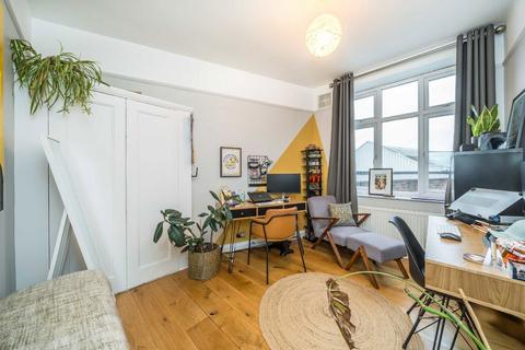 3 bedroom flat for sale, Brixton Hill, London SW2