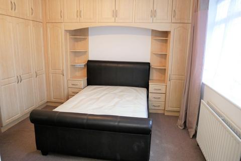 1 bedroom in a house share to rent, Woodstock Avenue, London W13