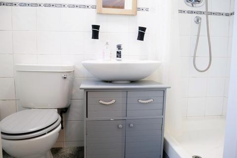 1 bedroom in a house share to rent, Woodstock Avenue, London W13