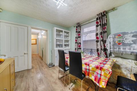 undefined, County Road, Swindon, SN1