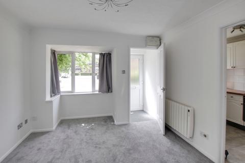 1 bedroom property to rent, Lindisfarne Close, St. Neots PE19