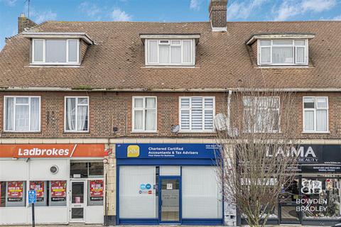 2 bedroom flat for sale, New North Road, Ilford, IG6