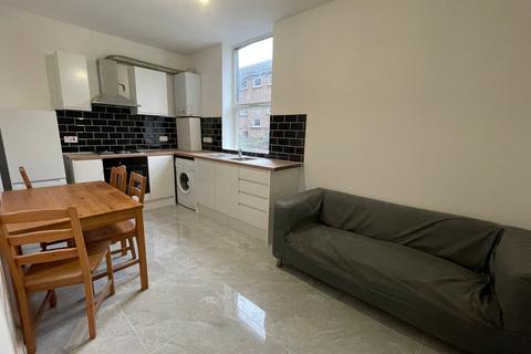 2 bedroom flat to rent, Amersham Road, London SE14