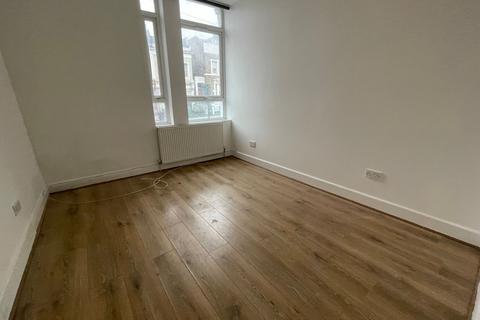 2 bedroom flat to rent, Amersham Road, London SE14