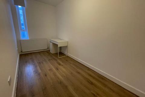 2 bedroom flat to rent, Amersham Road, London SE14